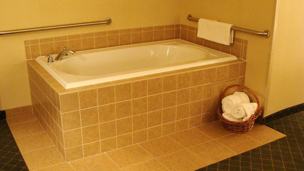 Crawfordsville Vacations - Holiday Inn Express Lebanon, an IHG Hotel - Property Image 4