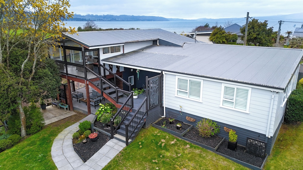 Kiwi Retreat By Aotearoa Escapes