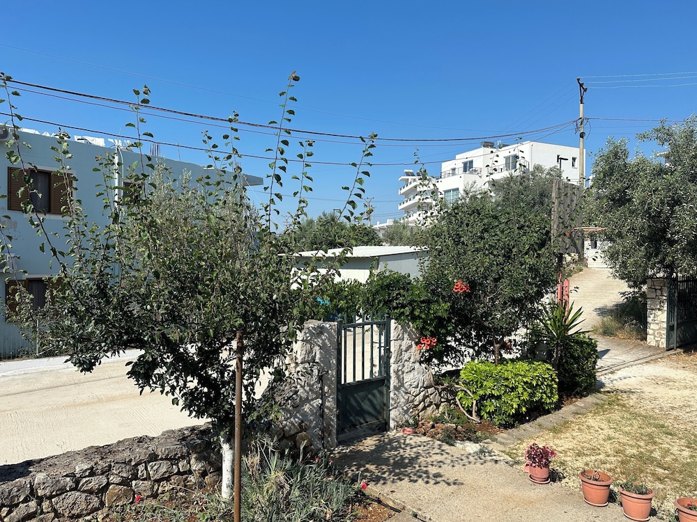 Apartments Meleqi