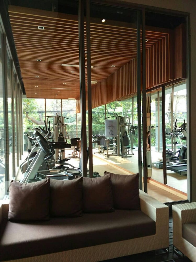 S39- 1 Bedroom Downtown Apt With Balcony and Pool
