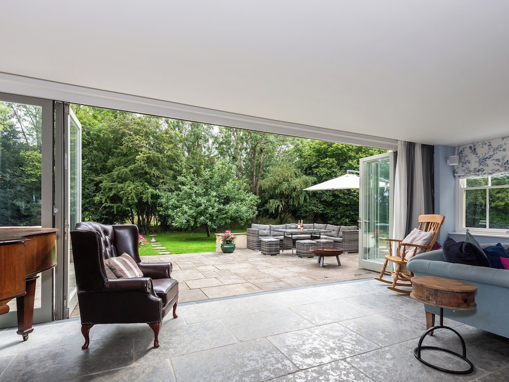 Vallis Oak Villa