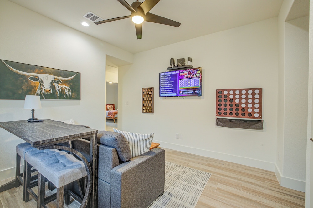 New Build, Private Pool, Near Pearl/riverwalk
