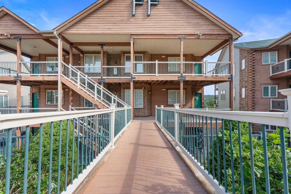 Cr-ff3 -mountain Breeze 2 Bedroom Home view 3