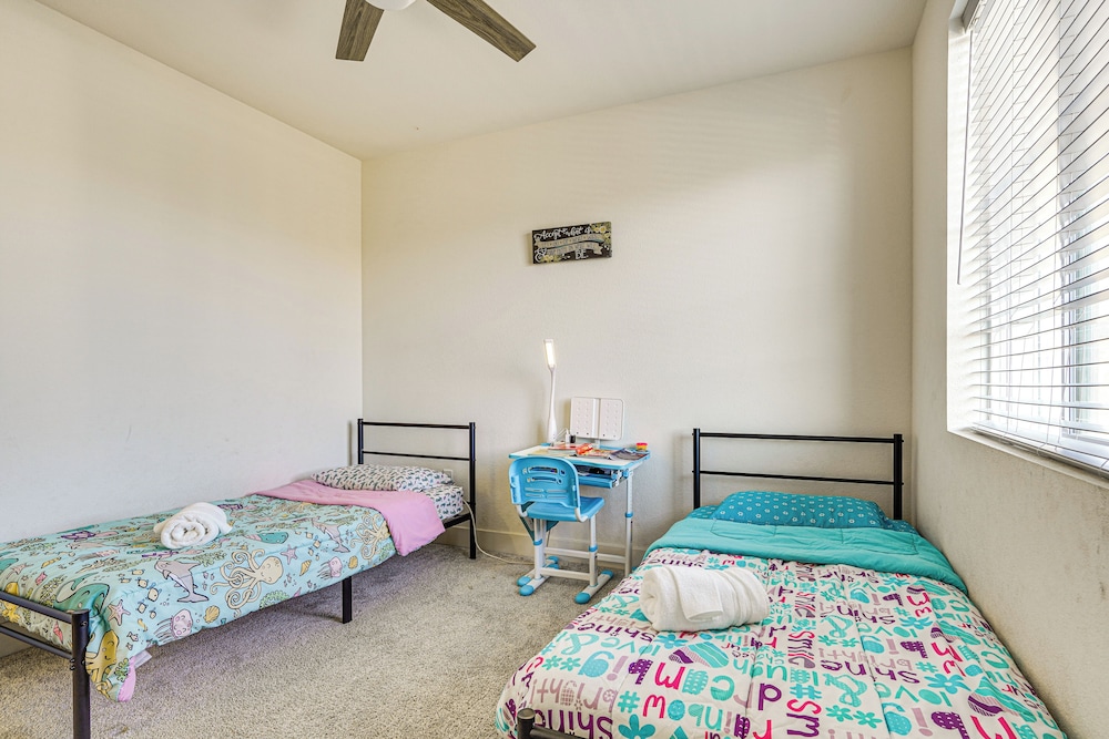 8 Mi to Lincoln Park: Family-friendly Tracy Home