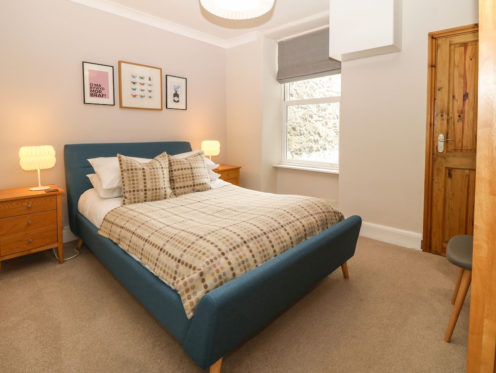 Y Castell Apartment 2 view 3
