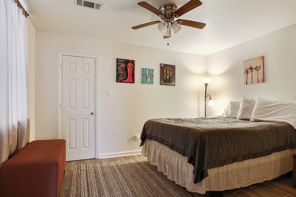 1 Bedroom Studio - 804.5 view 2