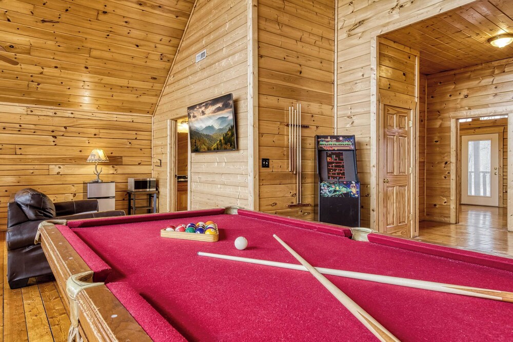 Hot Tub, Game Room, Movie Theater, View Sleeps 18 Lookout Lodge by Avantstay
