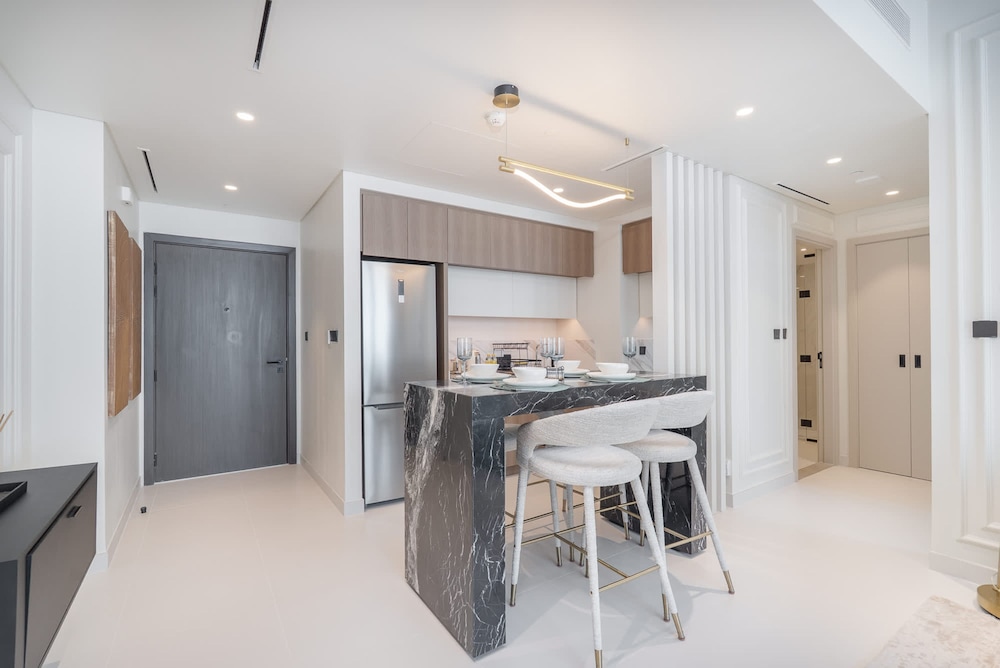 1 Bedroom in Marina Vista With Full Palm Views