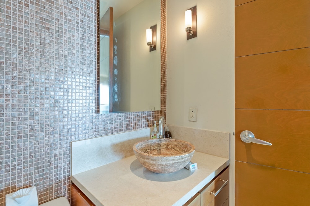 Encanto Living 1101 -2BR by Kivoya