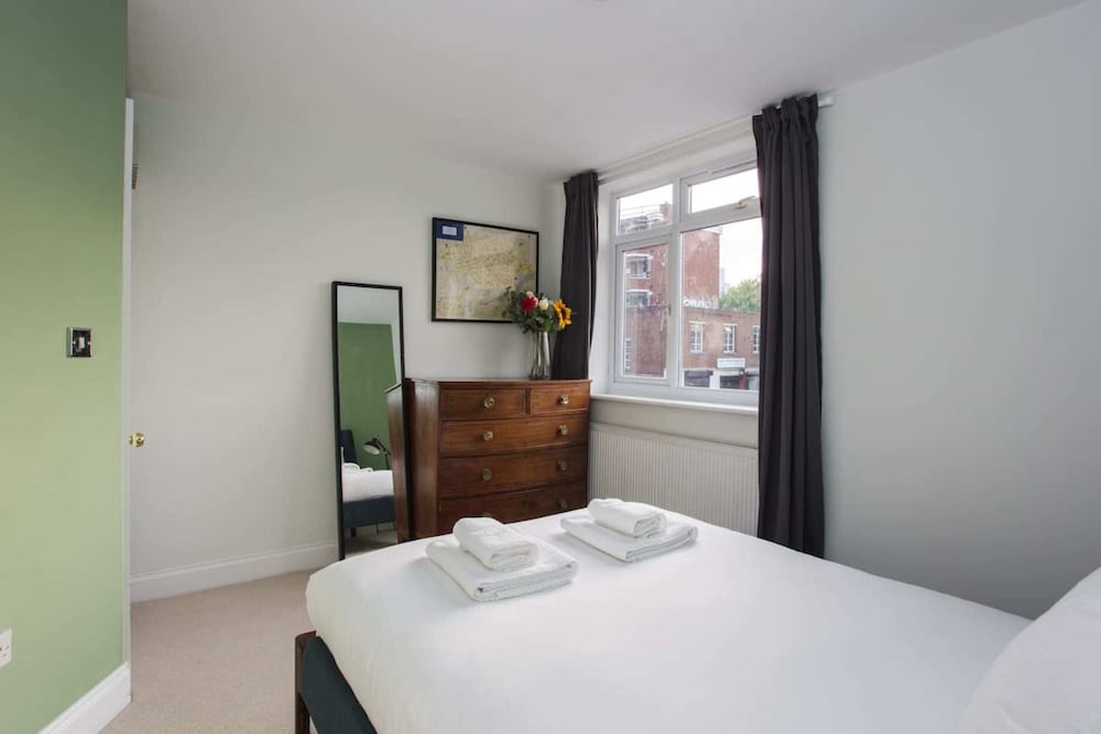 Lovely 2 Bedroom Flat Near Whitechapel Station