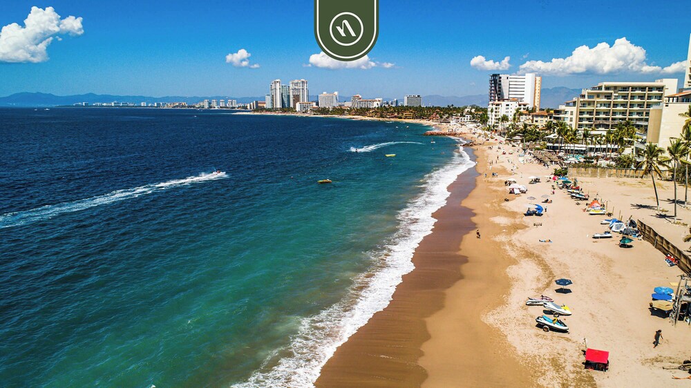 Luxury Oceanfront 3 BR Condo - Pools