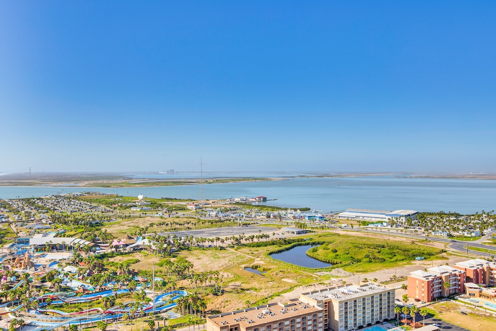 Luxe 28th-floor S Tower Condo: Ocean & Spacex View view 5