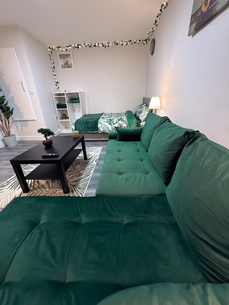 Serene Garden Room Suite City Centre