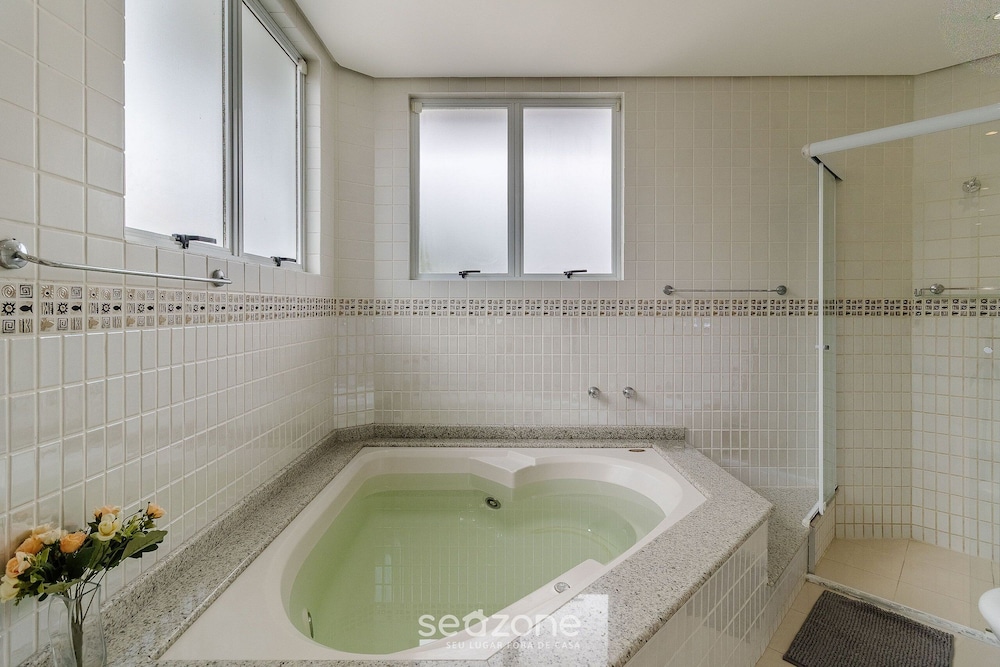 4B House w Pool in Jurere Internacional Mer0671