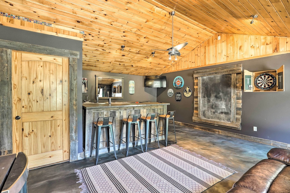 Cozy Cottage w/ Hot Tub < 4 Mi to Black Mountain! view 4