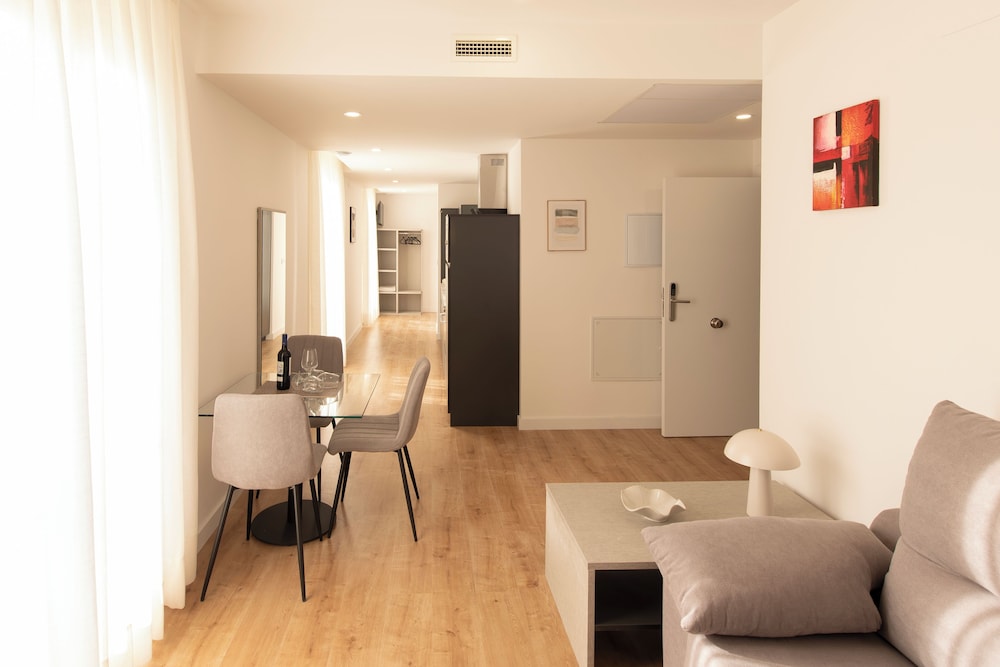 ALAIA ROOMS