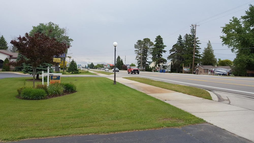 Crows Nest Inn Tawas