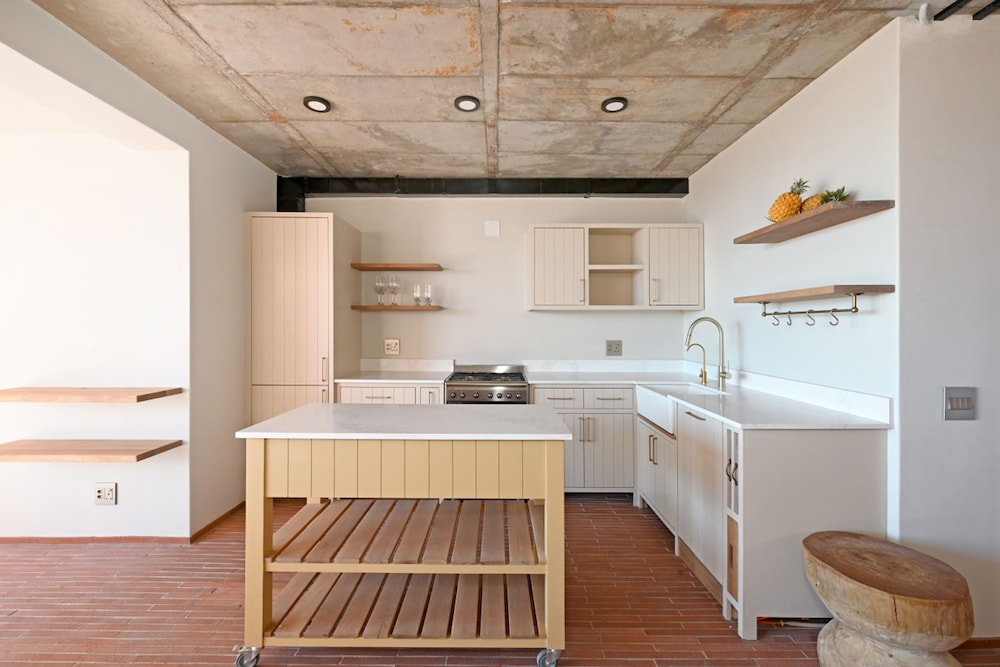 Elegant Camps Bay One Bed Eco Pool Modern