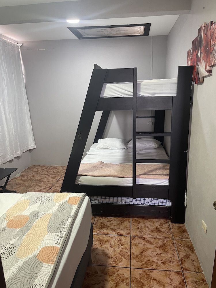 Cozy Downtown Alajuela / 5min from Airport view 3