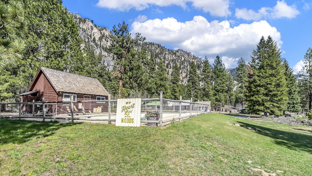 Sawtooth Lodge
