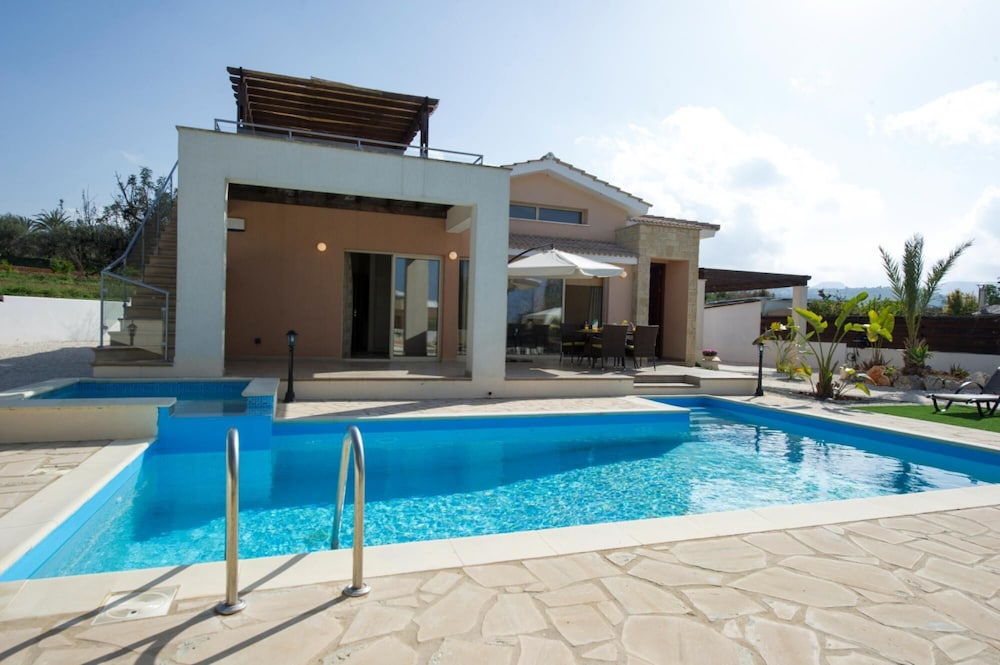 Villa Thalassa Large Private Pool Walk to Beach A C Wifi Car Not Required - 2346 view 2