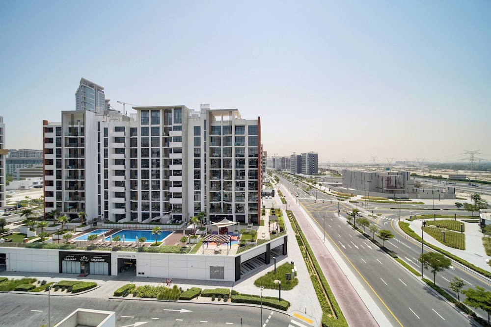 PVH - Stylish 1BR - Azizi Riviera