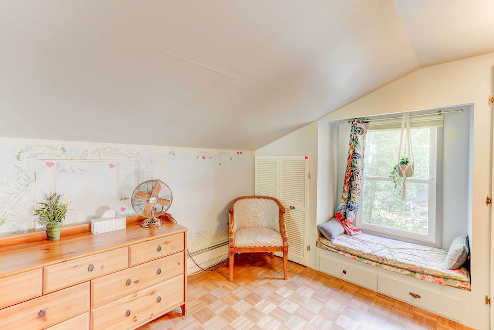Lake Cabin w/ King Bed, Foodie Kitchen, & Views view 5