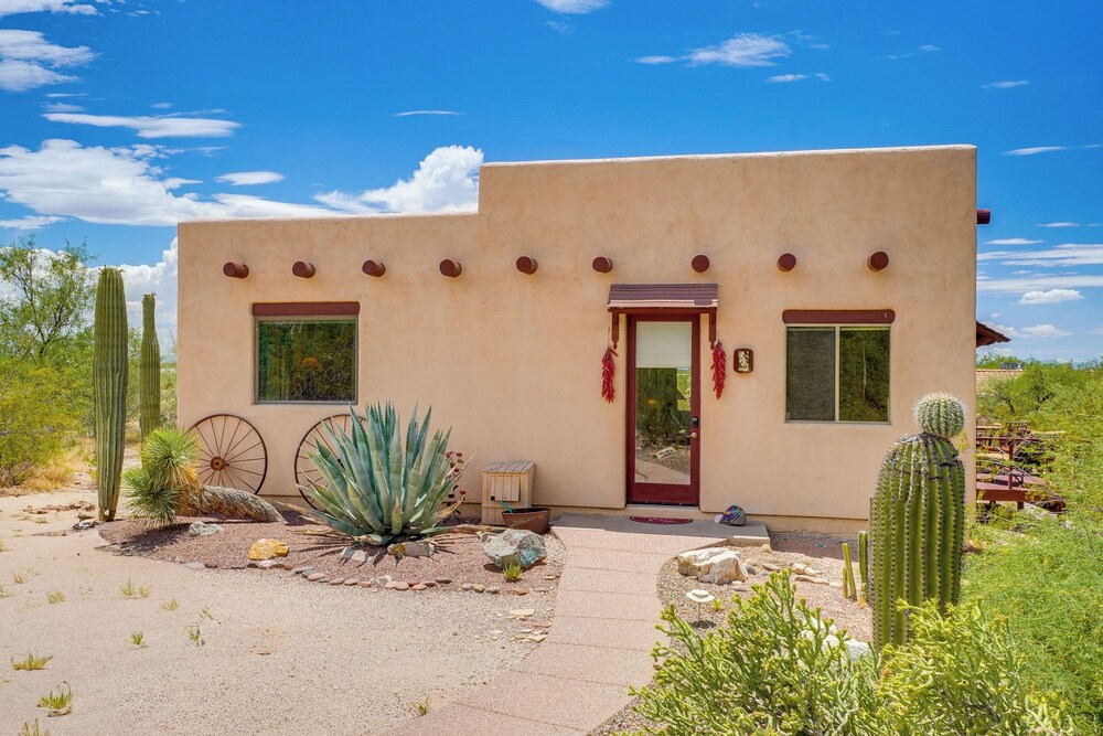 Chic Tucson Casita w/ Deck & Panoramic Views!