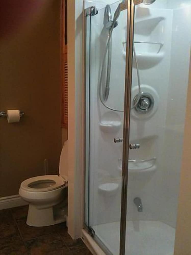 Brockville Vacations - The Noble Suites - Property Image 11