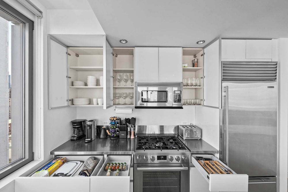 Forte Select Xxii by Rove 2BR Midtown West Apt