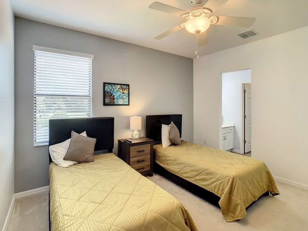 Luxury Villa W/ Private Pool, Golf Resort Amenities & Near Disney 5 Bedroom Villa