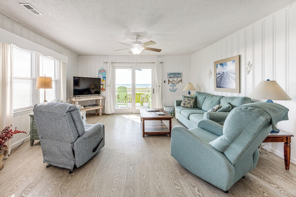 Oceanfront Home w/ Deck & Views in Surfside Beach!