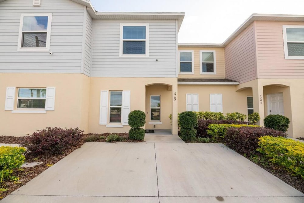 Designer Decorated-3 Bedroom Near Disney