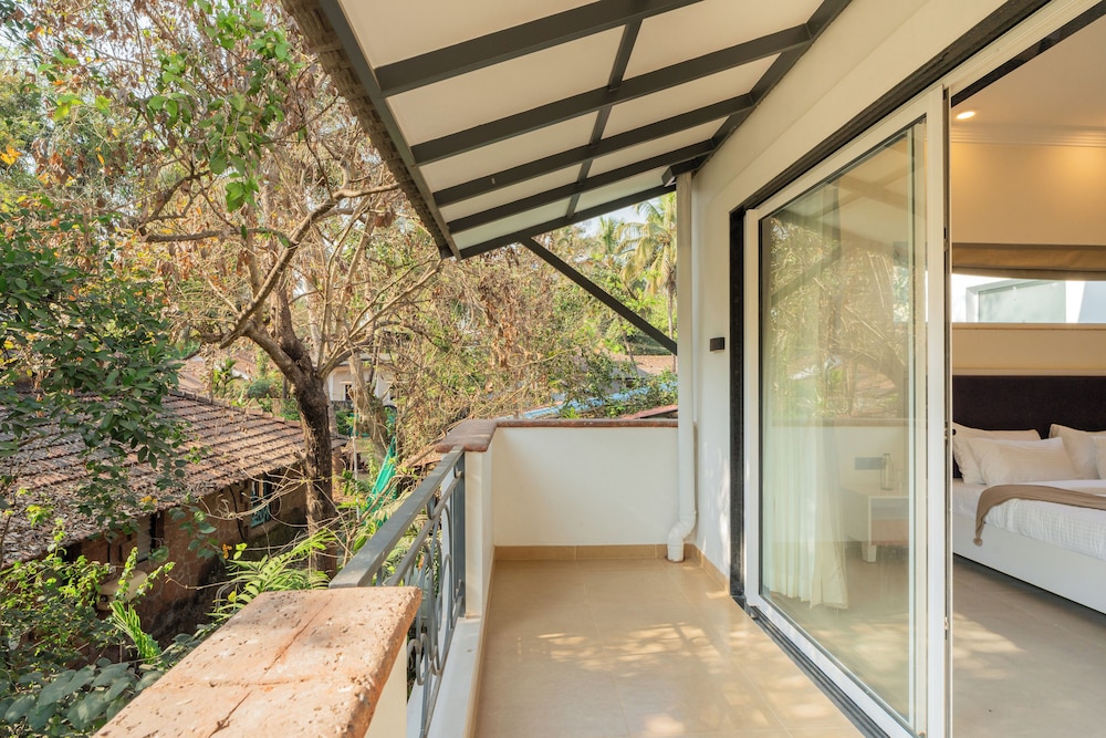 ELIVAAS Laguna Camellia | Luxe 4 BHK Villa Near Popular Beaches with Private Pool