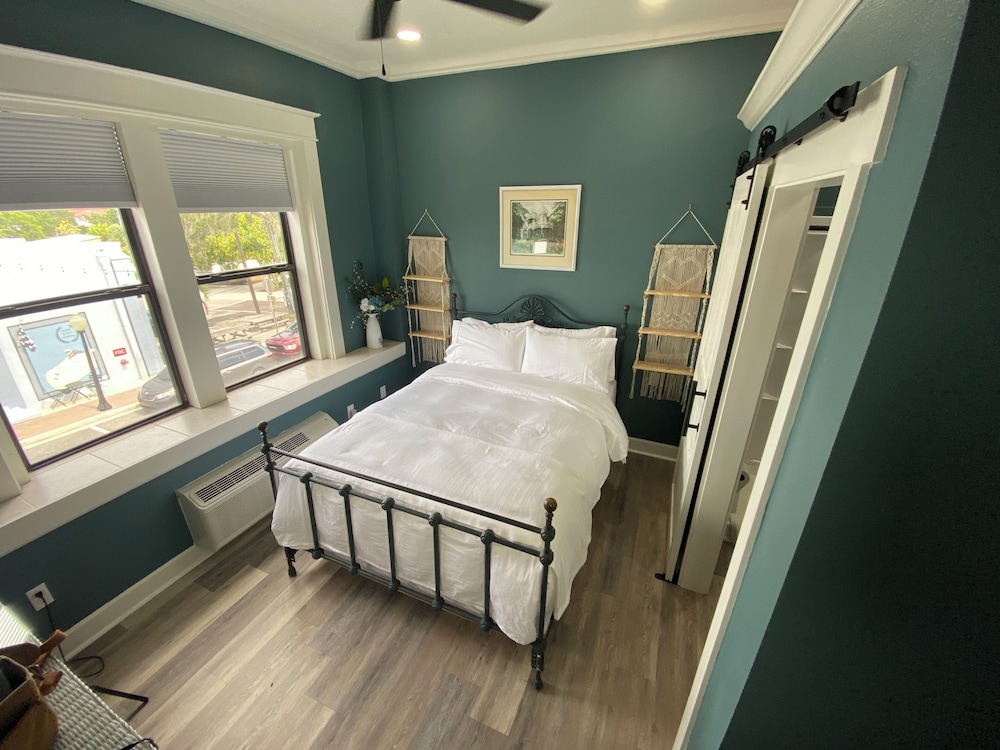 Sebring Vacations - The Roanoke Hotel - Property Image 23