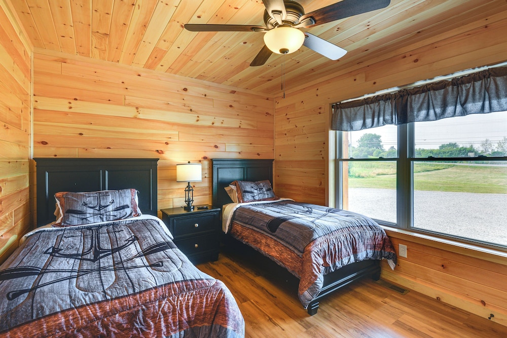 3 Mi to St Lawrence River: Spacious Ranch Home