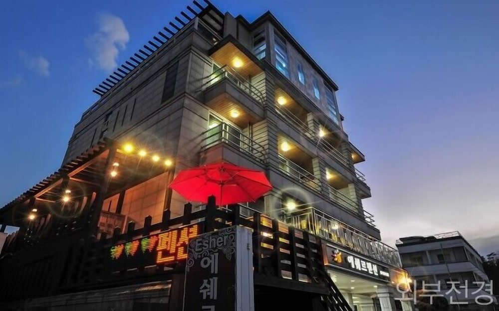 Sokcho Esher House Pension