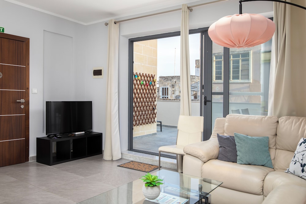 Sliema Seaside Penthouse with Terrace