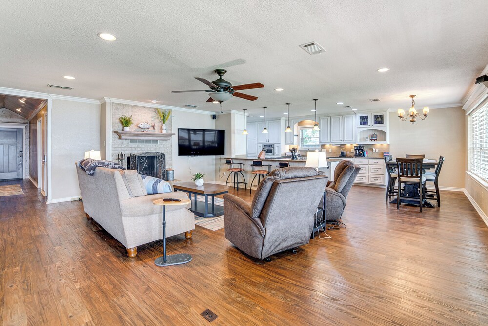 Waterfront Retreat w/ Dock on Cedar Creek Lake!