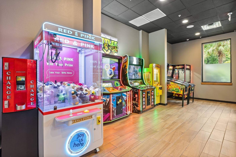 Park Hopper Paradise At Regal Oaks
