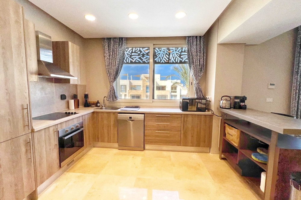 Xuru Stays I Homestyle 3BR Penthouse Pool & Beach View