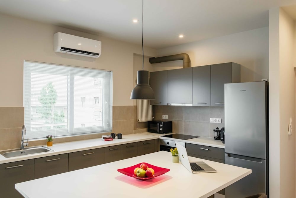 Spacious Seaside Flat at Alimos