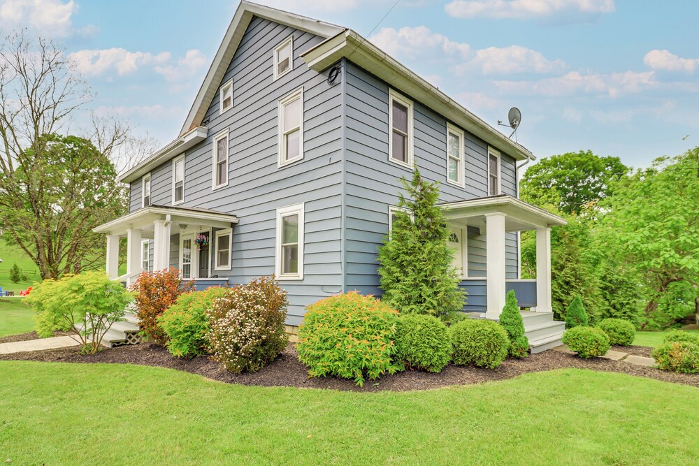 Walk to Saylors Lake: Townhome w/ Shared Perks!