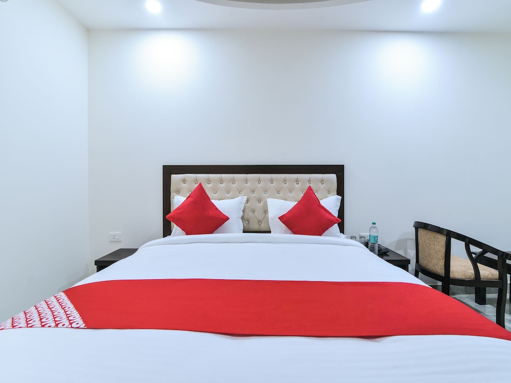 OYO 25086 Hotel Prince Plaza view 5