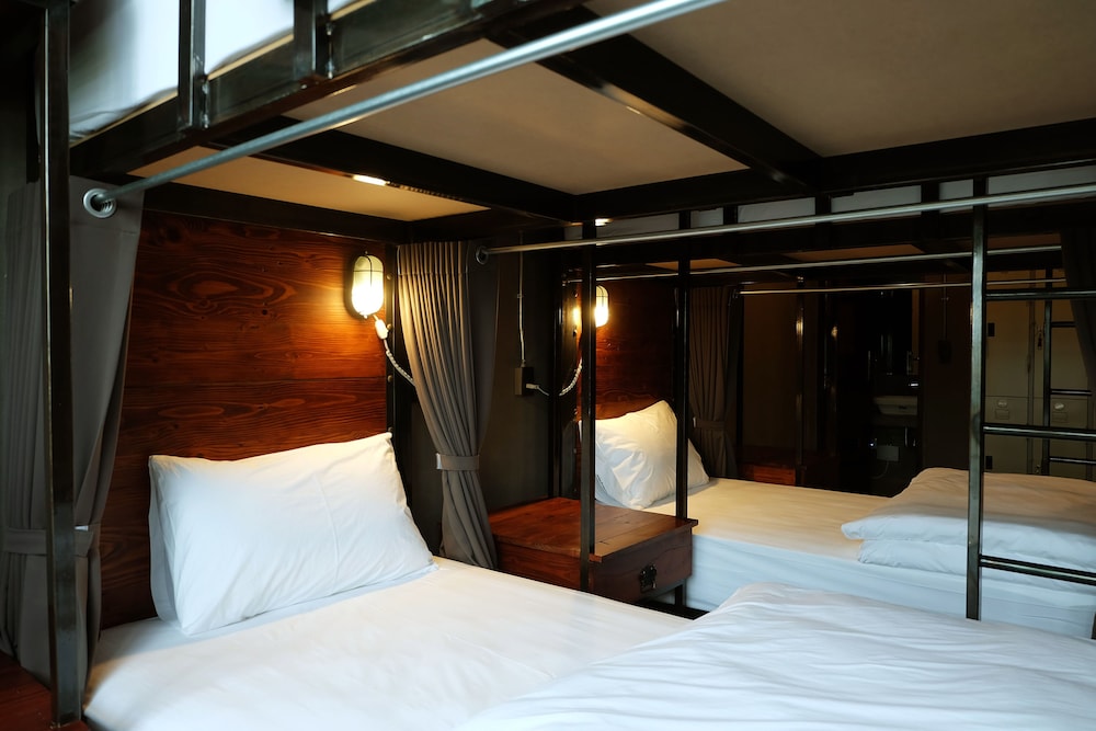 Rider Bedroom Hostel & Cafe