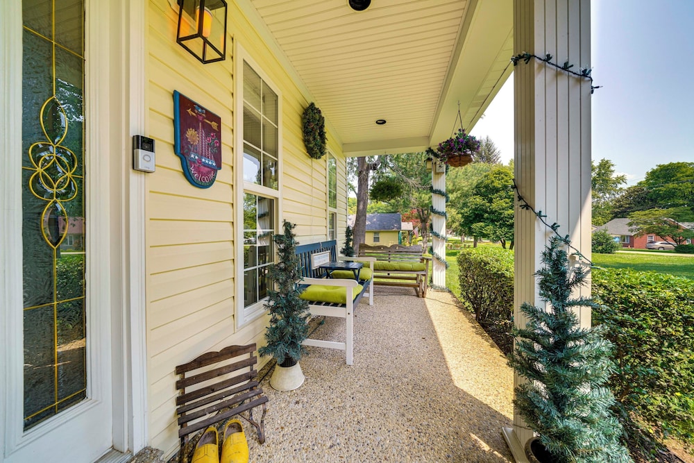 15 Mi to Louisville: Family Home w/ Private Yard!