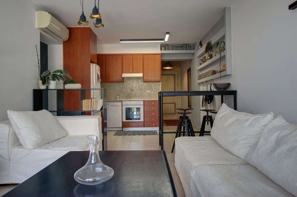 Villa Elias 1BR Upper Apt with Pool