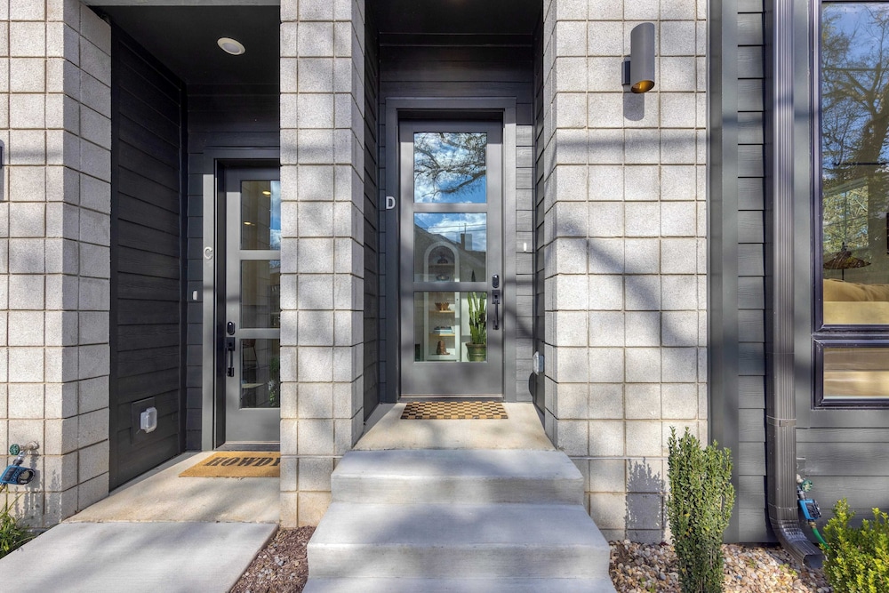 Sleeps 24! 3 Modern 4bdr Townhomes w/ Covered Patios Nashville Group Retreat