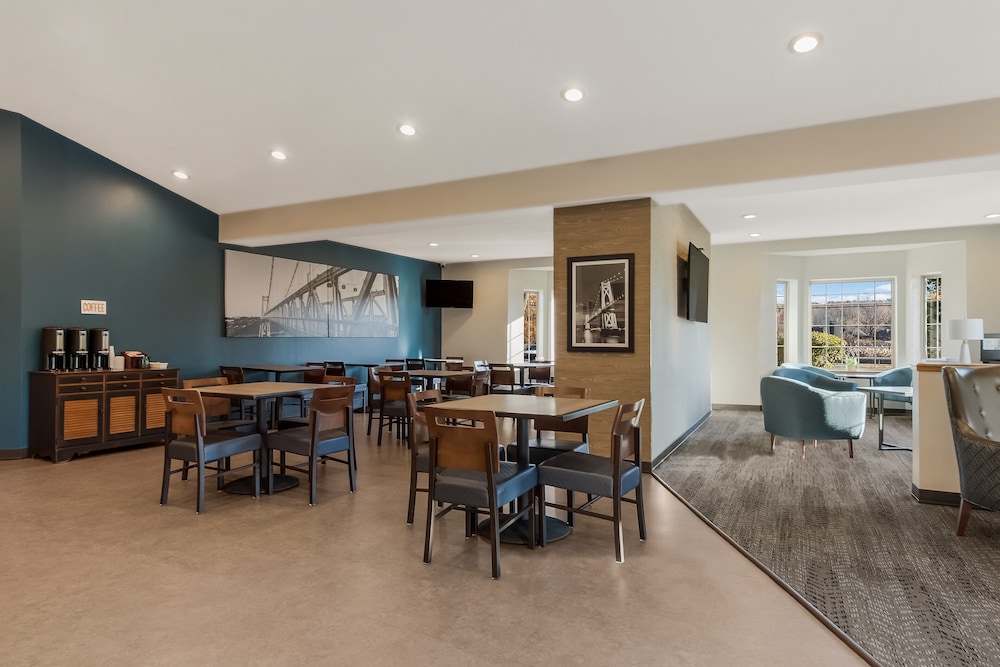 New York City Vacations - SureStay Plus Hotel by Best Western Highland Poughkeepsie - Property Image 8