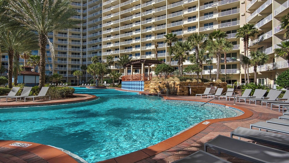 Beachfront Corner Unit w/ Wrap-around Balcony, Close to Attractions!